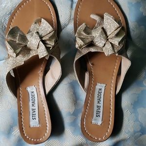 Steve madden gold flip flops bow sz8